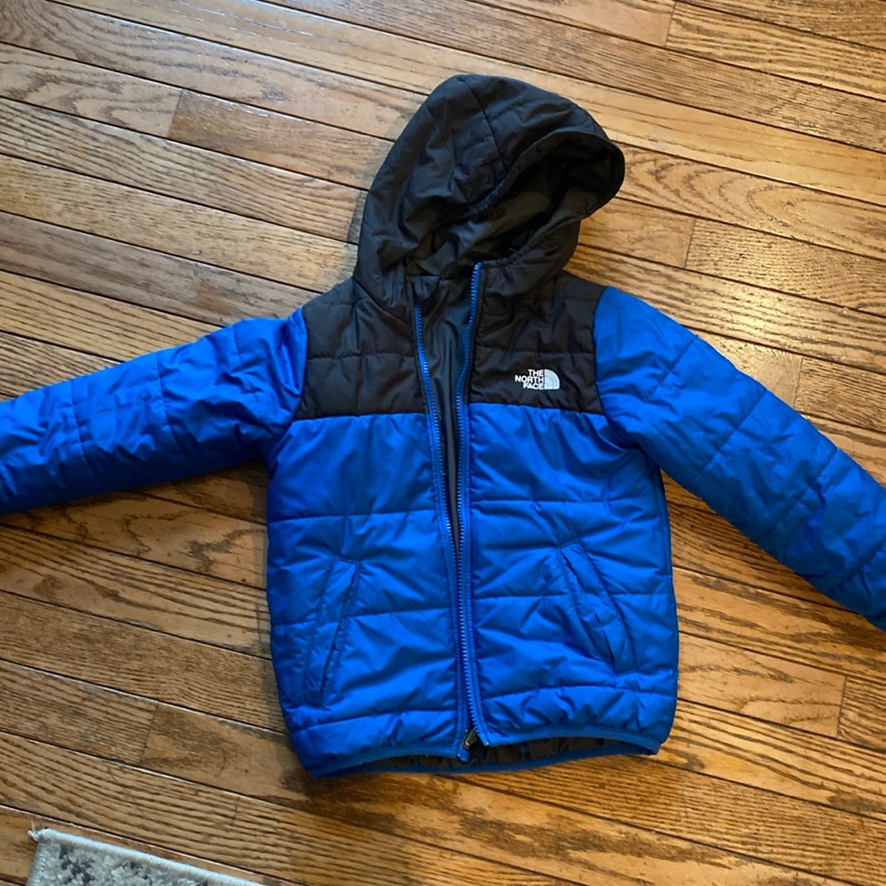 Kids size small/size 5 reversible hooded North Face coat